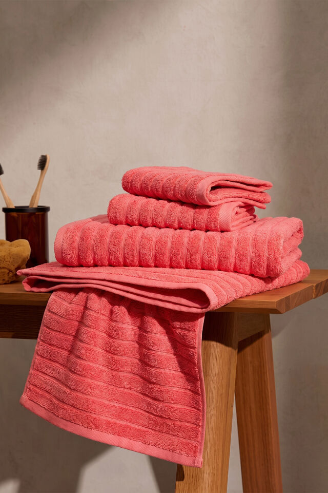 Phaselis Banyo Set 2'li El Havlu 50x90 cm ve 2'li Banyo Havlu 70x140 cm Nar Çiçeği